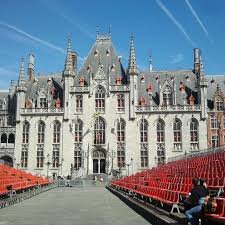 Canalisation urbaine à Evere avec service de débouchage rapide et efficace montré sur une rue typique de la ville