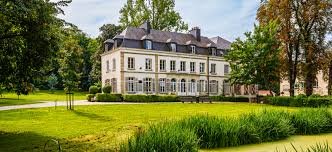 Plombier Uccle: Rue calme avec maisons cossues typiques, ambiance résidentielle et verdoyante à Uccle.